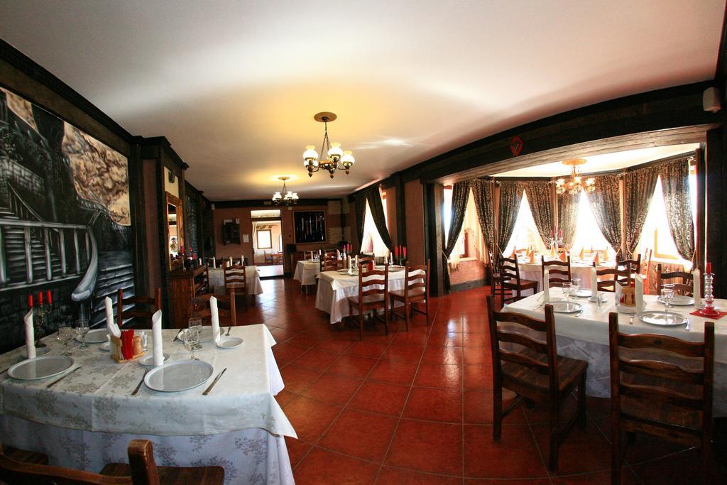 Hotel Castelul Lupilor Chimindia Exteriér fotografie