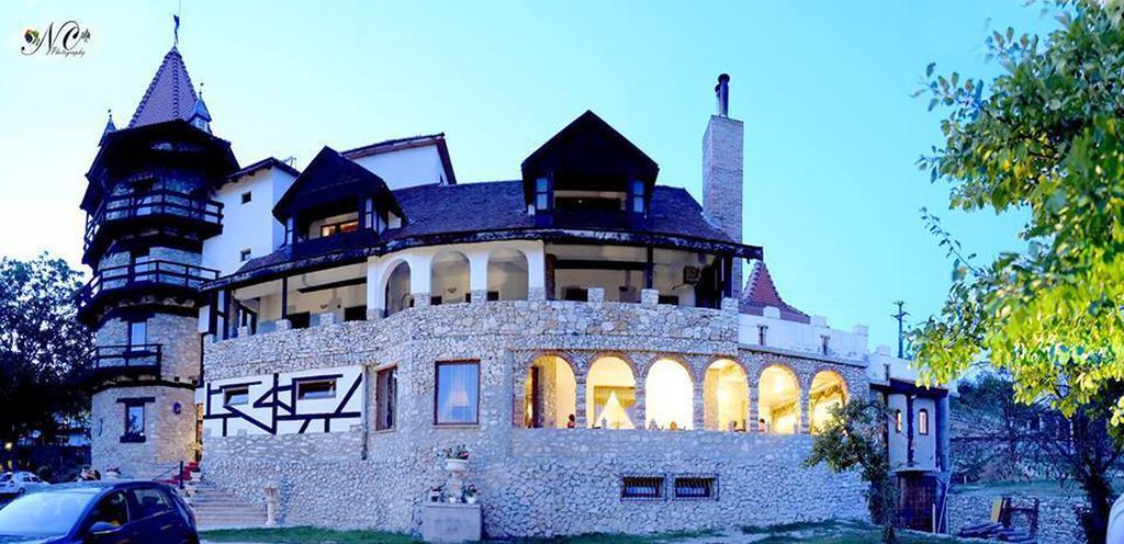 Hotel Castelul Lupilor Chimindia Exteriér fotografie